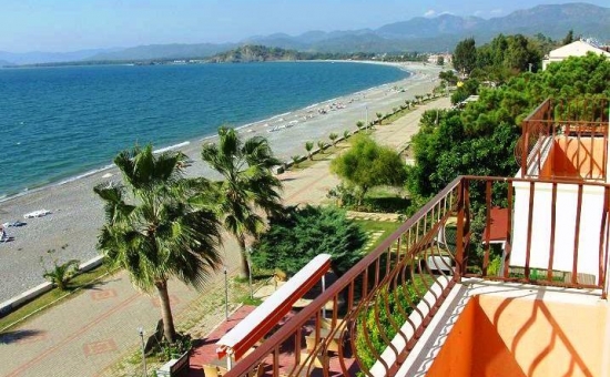 DOLPHiN BEACH HOTEL